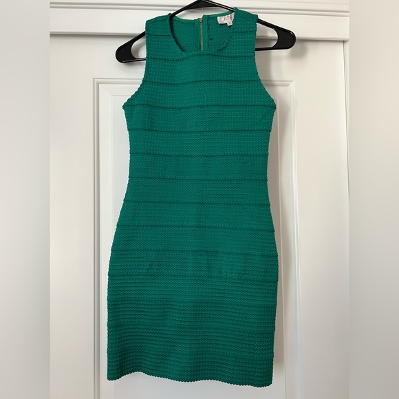 Devlin Kelly Green Textured BodyCon Dress size S - Picture 1 of 7